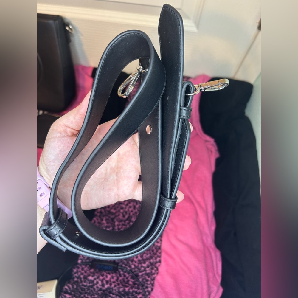 Orlandi Valentino Black Crossbody with wallet included - Picture 5 of 16